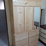 ROPERO EN MADERA PINO