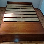 TARIMA CON CAJONES EN MADERA CEDRO