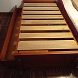 TARIMA CON AUXILIAR MADERA CEDRO.