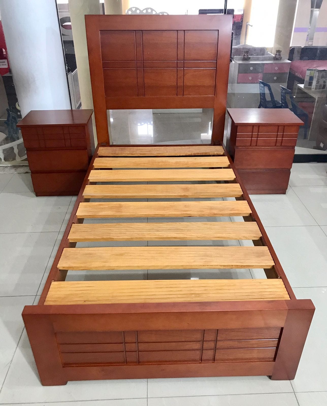 CAMA CON PIEZERA Y VELADORES 1.5PLZ