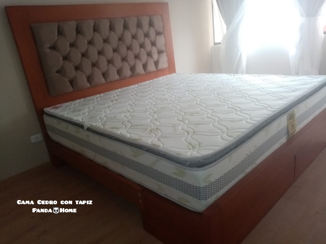 CAMA EN  MADERA CEDRO CON TAPIZ INTERNO