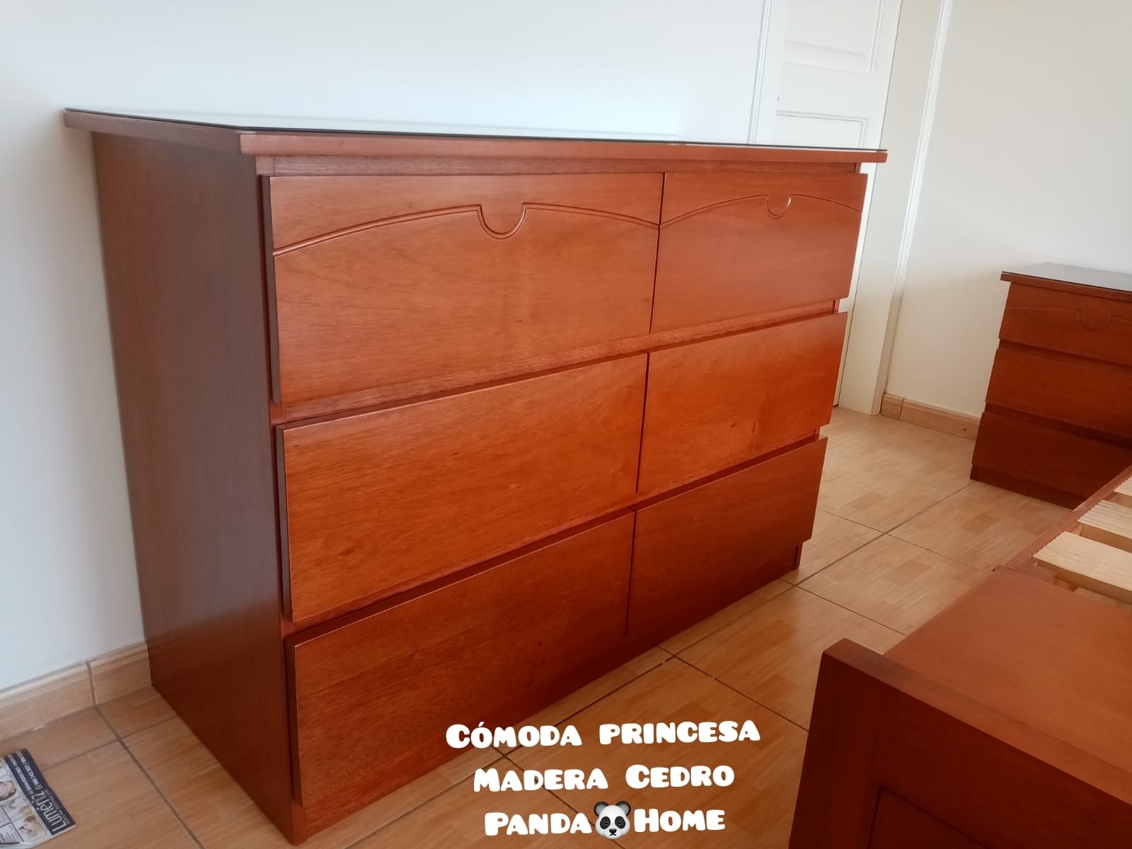 COMODA EN MADERA CEDRO 1MT DE ALTO